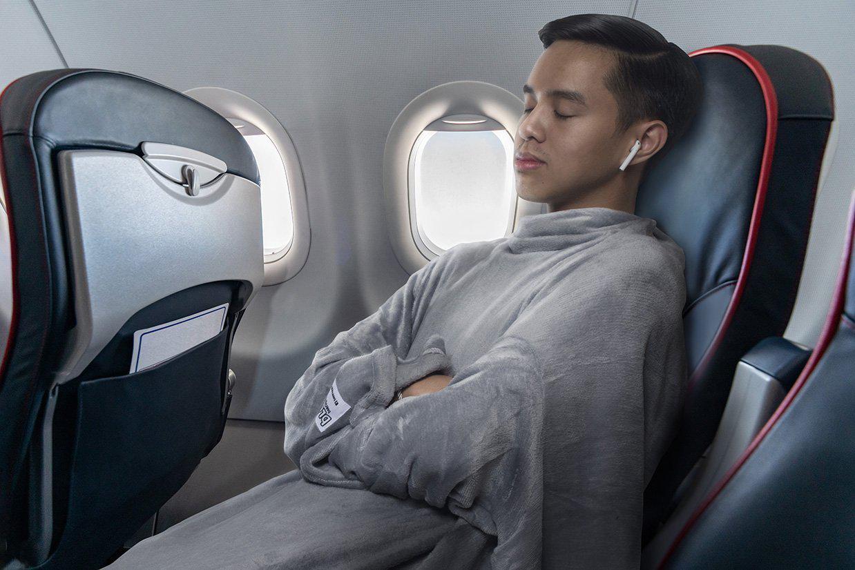 News-8 of the Best Items You Can Purchase for the Workaholics in Your Life - Bleeves | Wearable Blanket with Sleeves