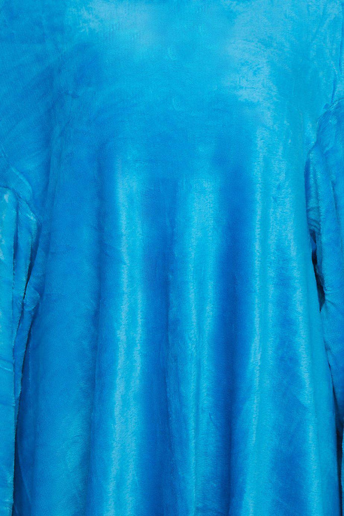 Regular Design No. 515 - Bleeves | Wearable Blanket with Sleeves