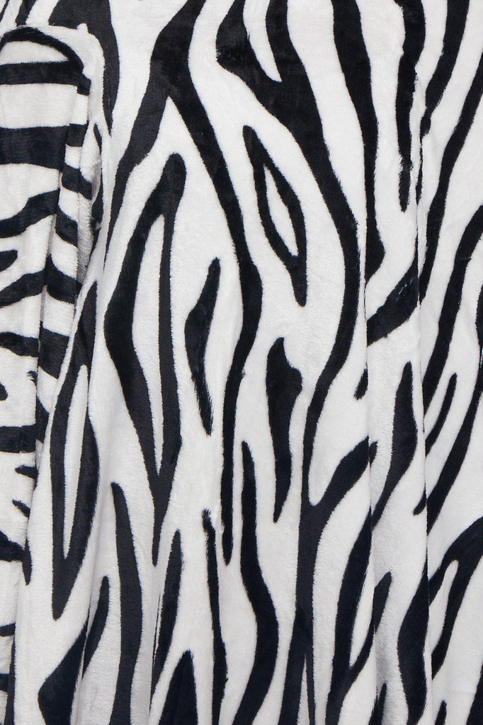 Regular Design No. 615 - Bleeves | Wearable Blanket with Sleeves