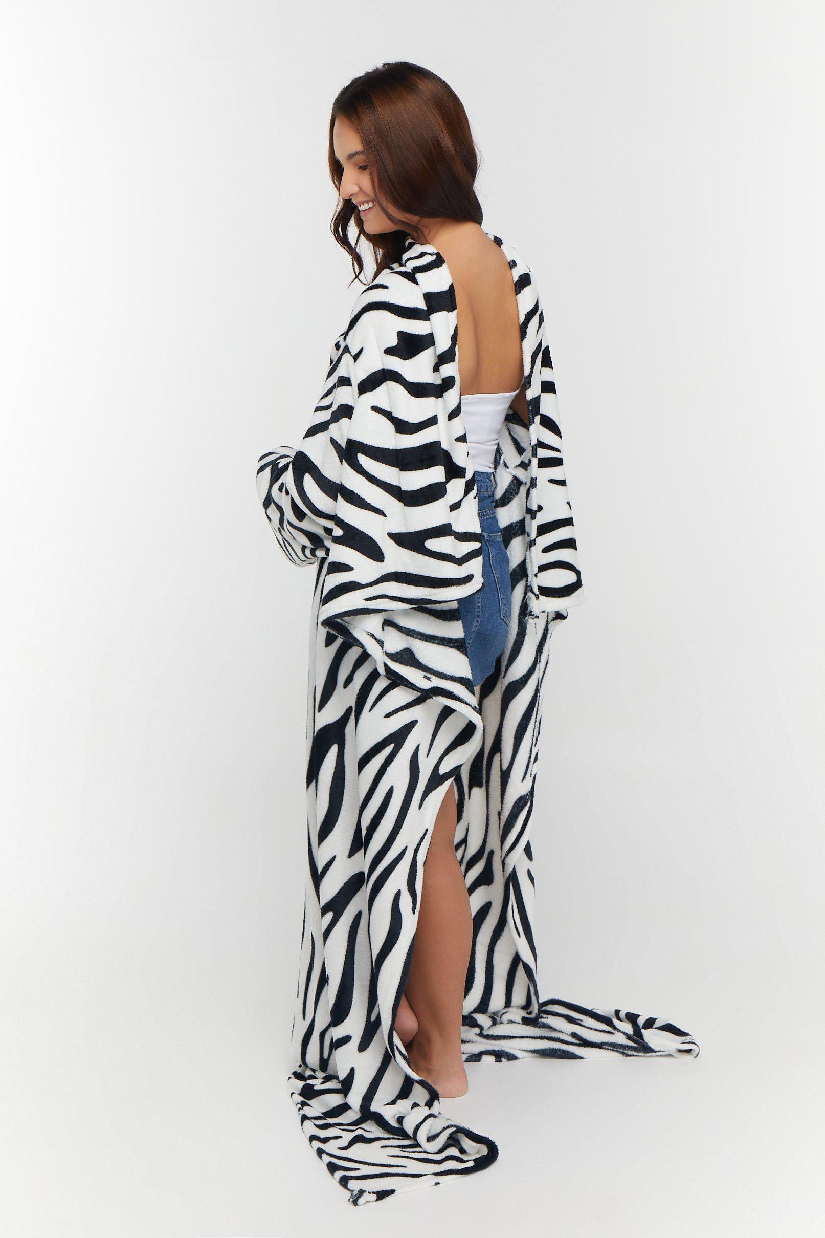 Xtra Long Design No. 615 - Bleeves | Wearable Blanket with Sleeves